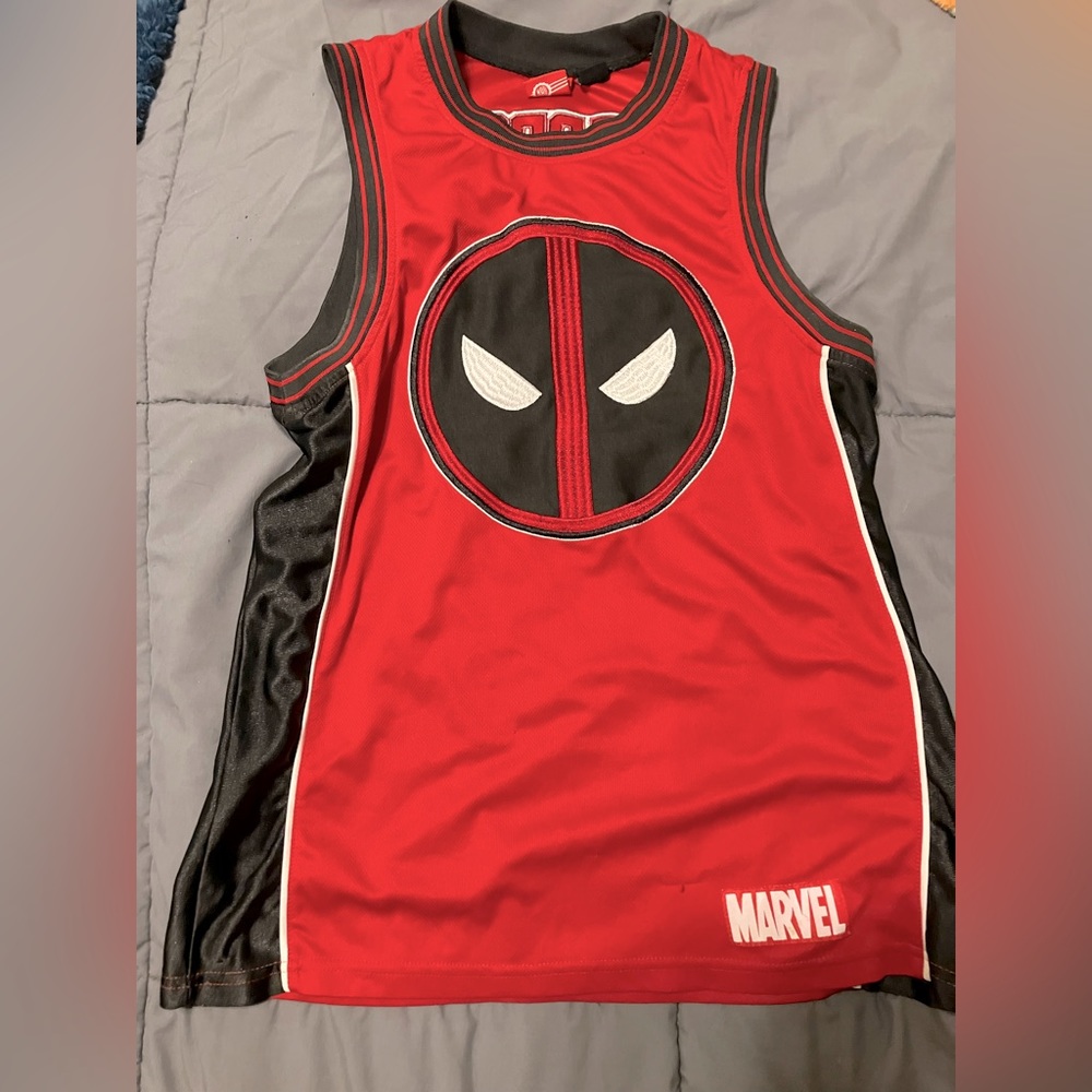Size M Deadpool basketball jersey